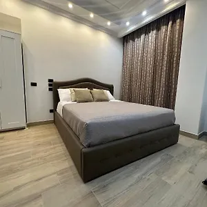 Le Chic , Napoli Italia